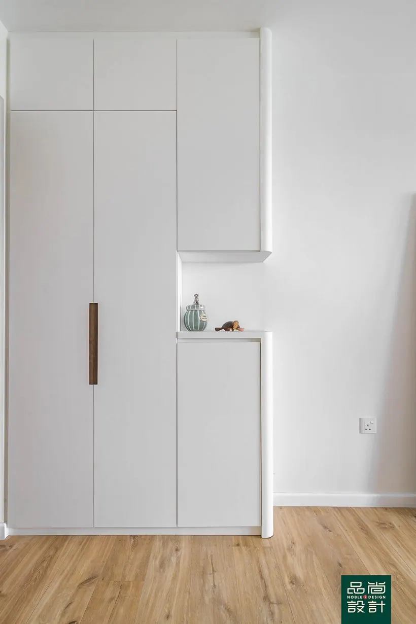 Entrance in Alkaff Lakeview 4-room — interior by Noble Interior Design