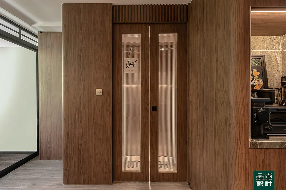 Avenue South Residence 3 Bedroom — interior by Noble Interior Design