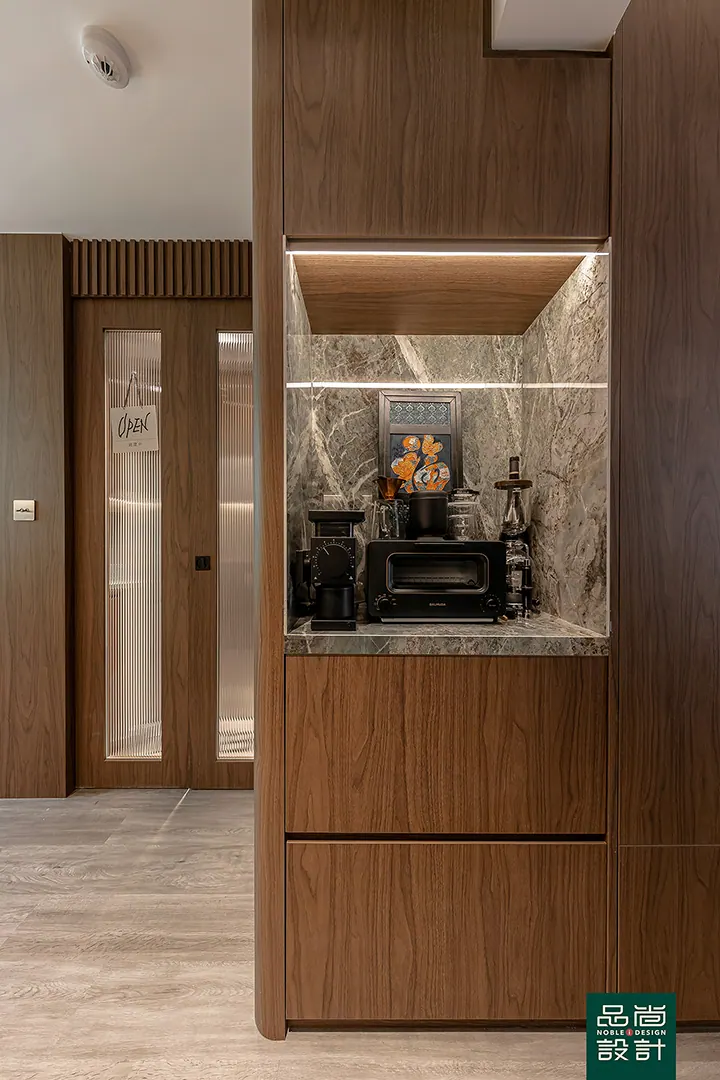 Avenue South Residence 3 Bedroom — interior by Noble Interior Design