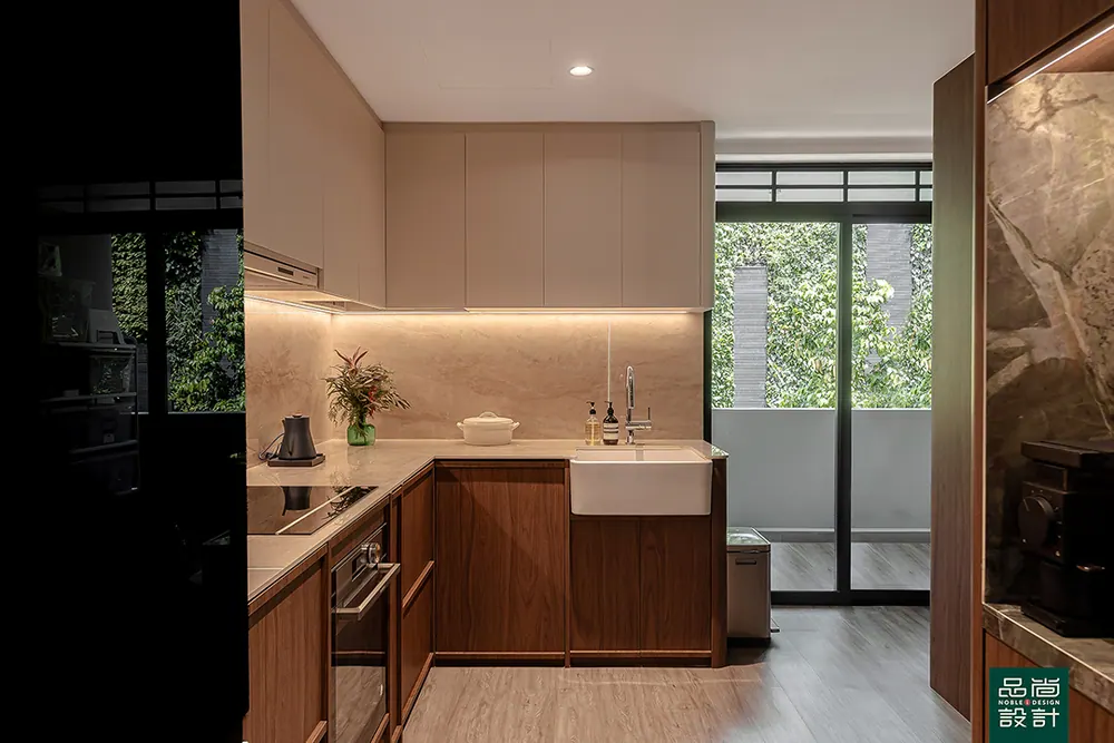 Avenue South Residence 3 Bedroom — interior by Noble Interior Design