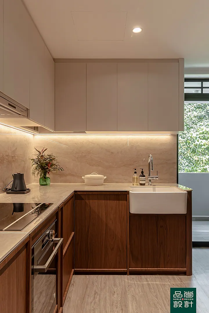 Avenue South Residence 3 Bedroom — interior by Noble Interior Design