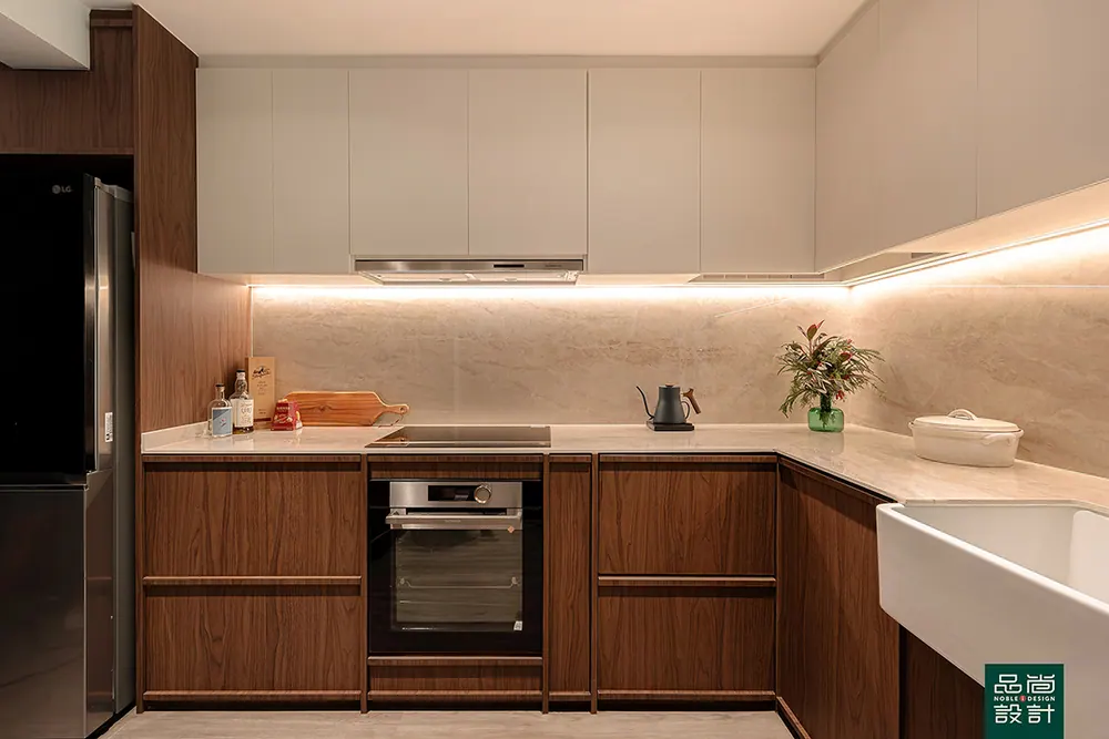 Avenue South Residence 3 Bedroom — interior by Noble Interior Design