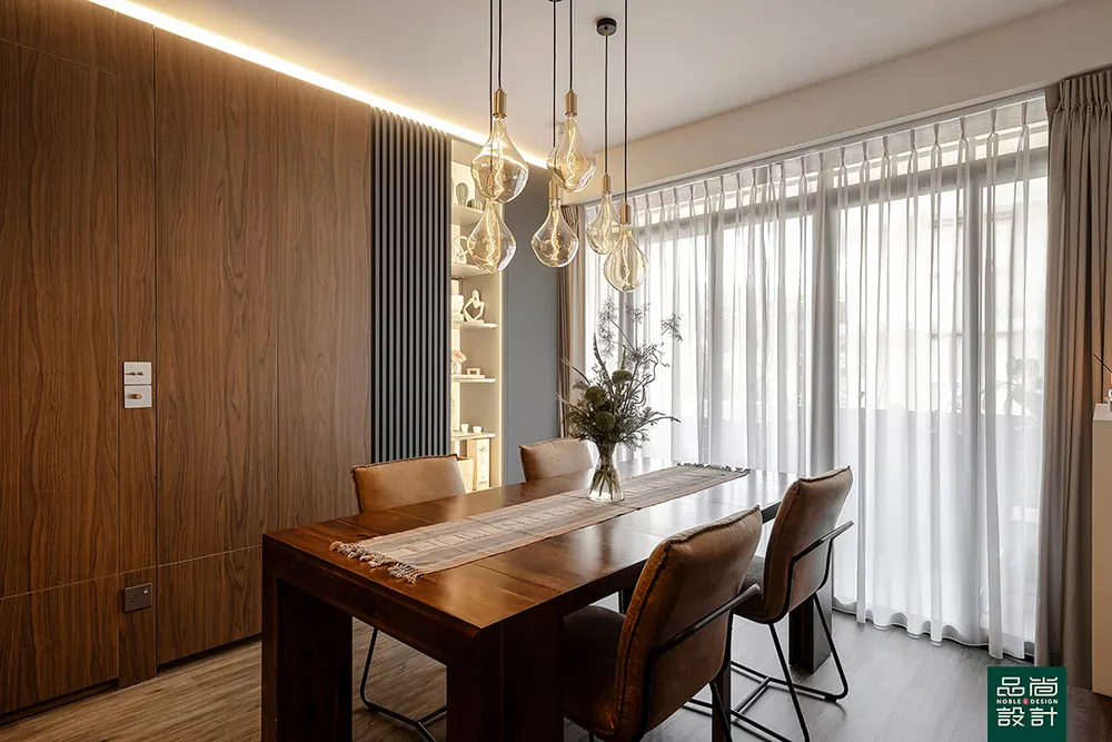 Avenue South Residence 3 Bedroom — interior by Noble Interior Design
