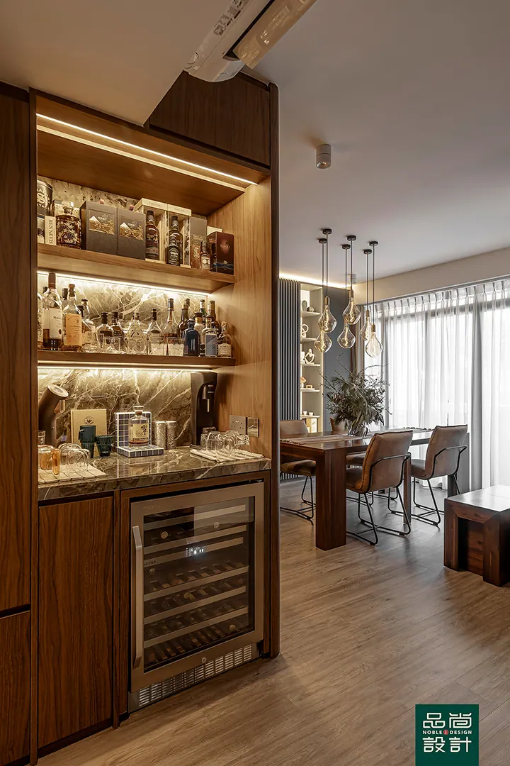 Avenue South Residence 3 Bedroom — interior by Noble Interior Design