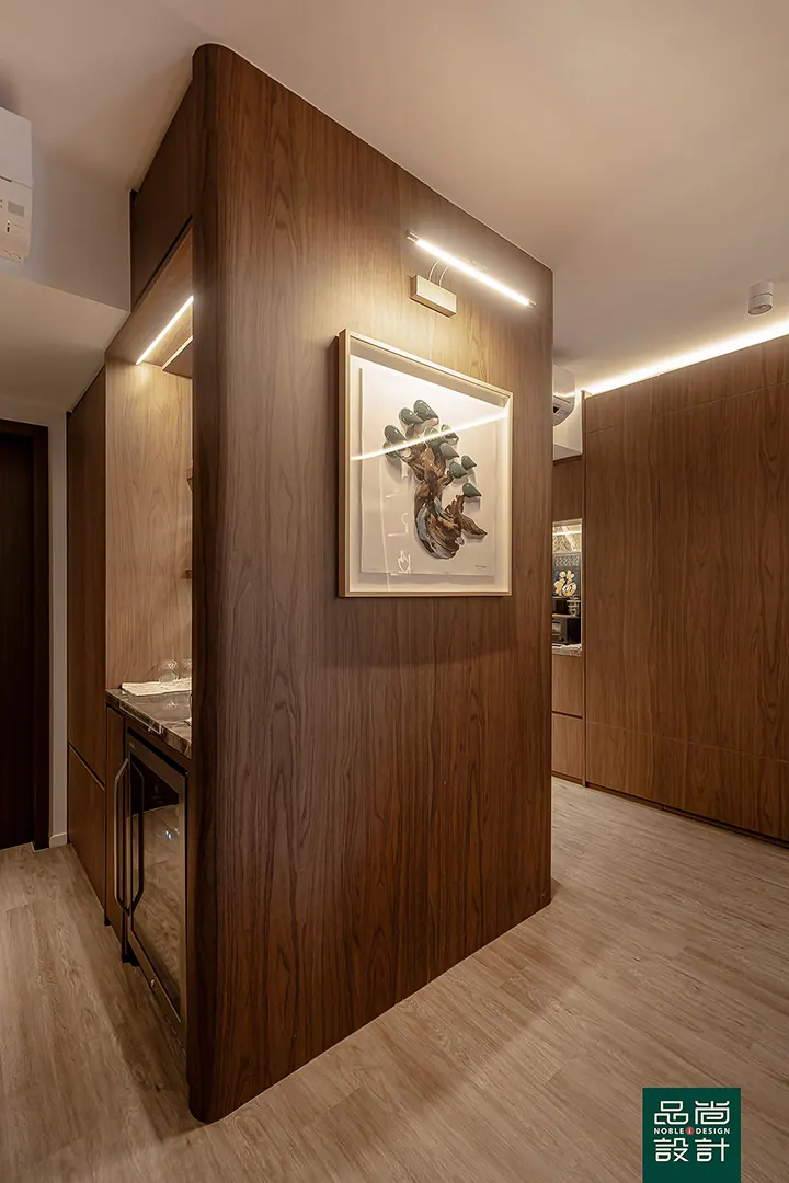 Avenue South Residence 3 Bedroom — interior by Noble Interior Design
