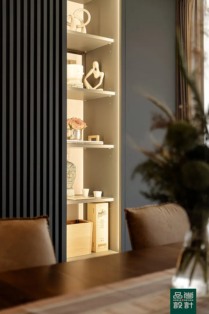 Avenue South Residence 3 Bedroom — interior by Noble Interior Design