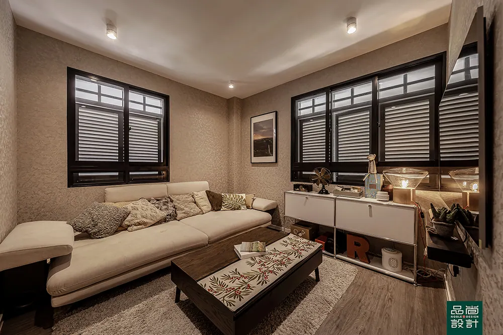 Avenue South Residence 3 Bedroom — interior by Noble Interior Design