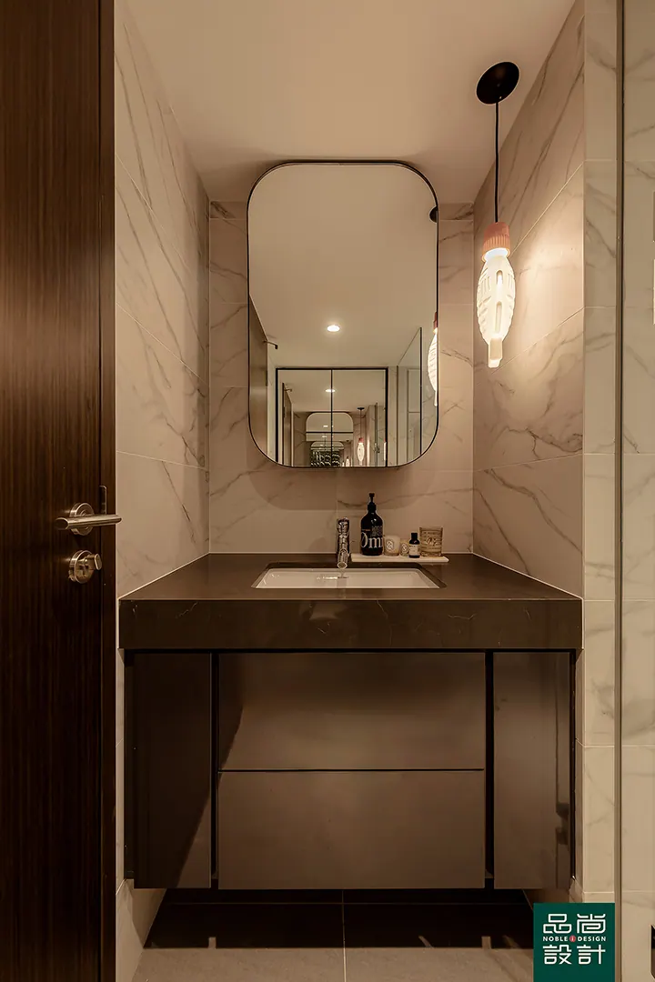 Avenue South Residence 3 Bedroom — interior by Noble Interior Design