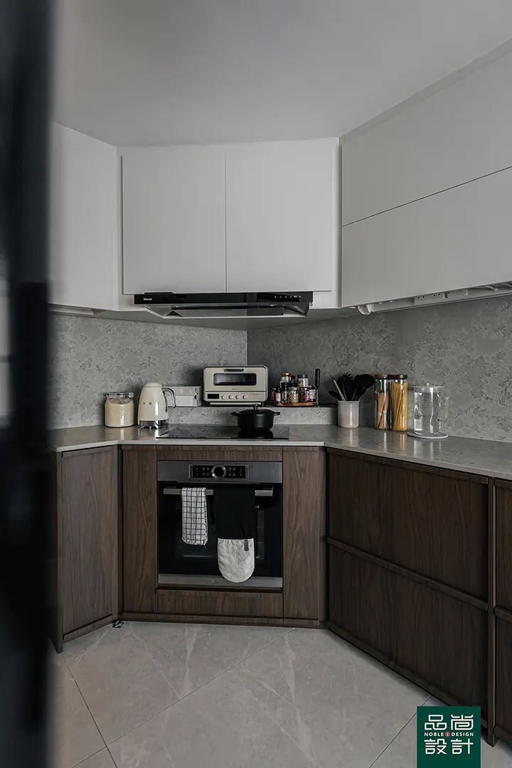 Crawford Court 3-room — interior by Noble Interior Design