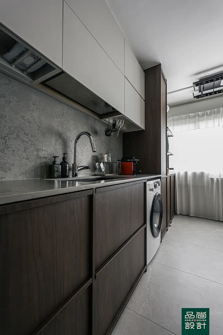 Crawford Court 3-room — interior by Noble Interior Design
