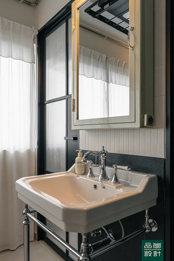 Crawford Court 3-room — interior by Noble Interior Design