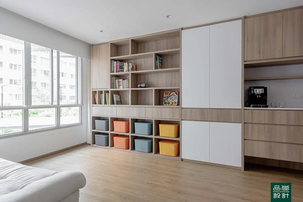 Dakota Breeze 4-room — interior by Noble Interior Design