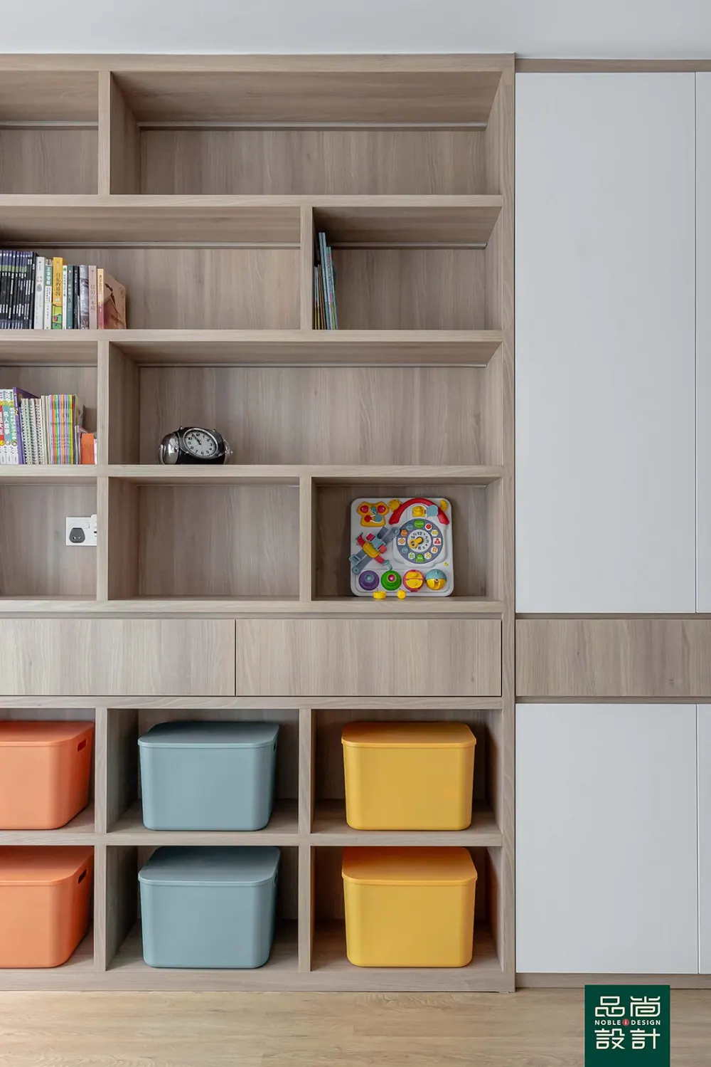 Dakota Breeze 4-room — interior by Noble Interior Design