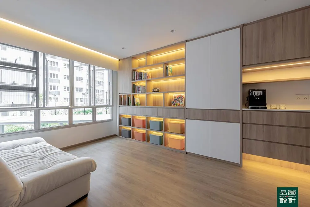 Dakota Breeze 4-room — interior by Noble Interior Design