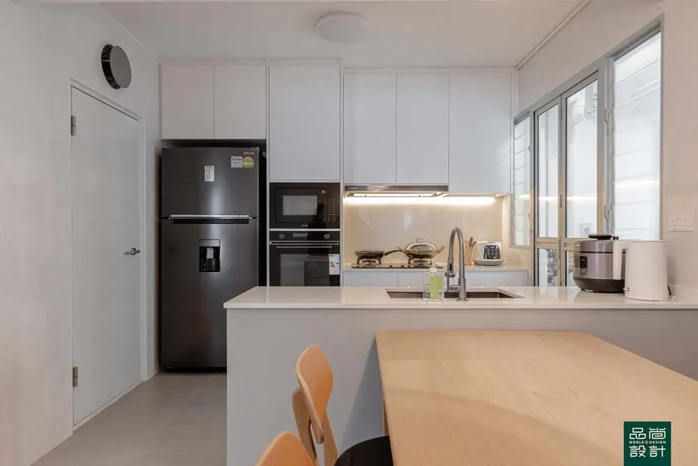 Dakota Breeze 4-room — interior by Noble Interior Design