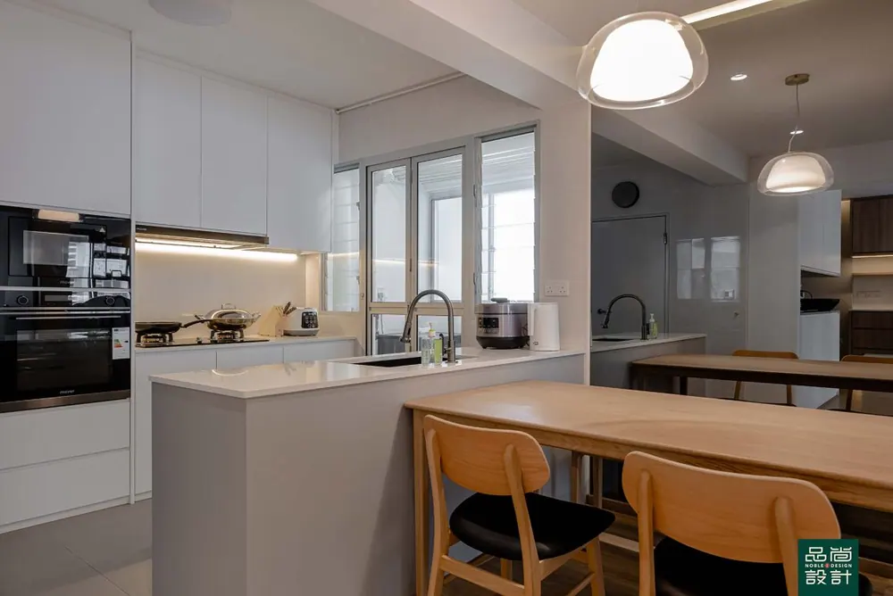Dakota Breeze 4-room — interior by Noble Interior Design
