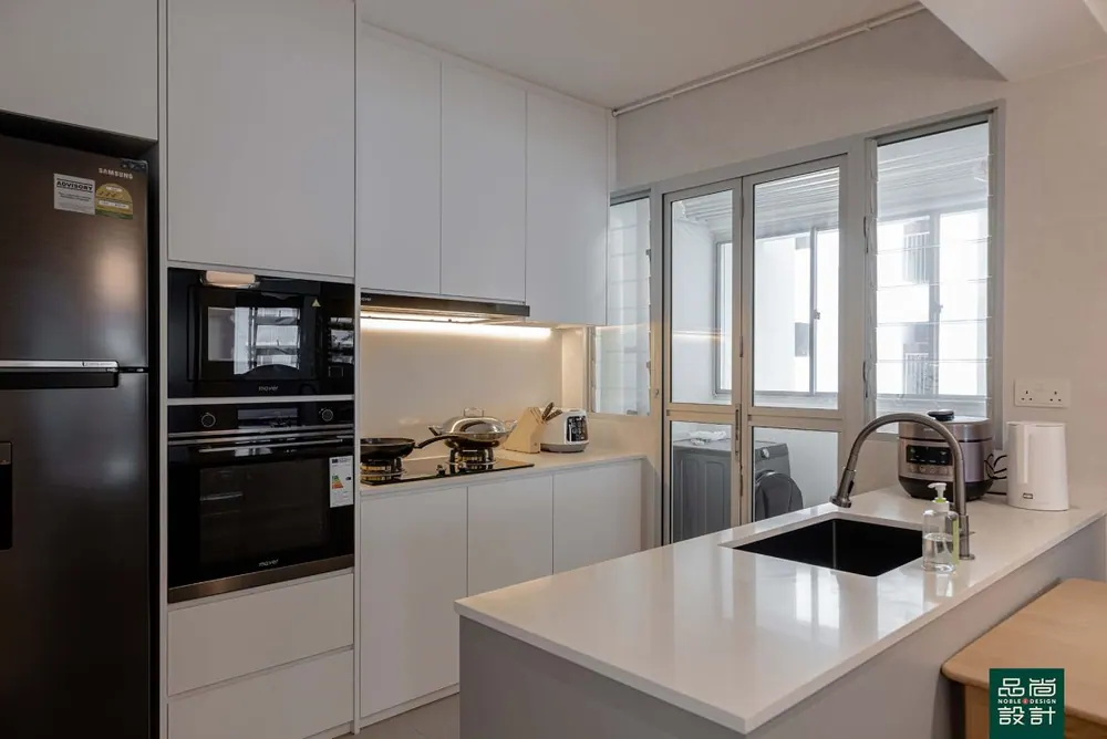 Dakota Breeze 4-room — interior by Noble Interior Design