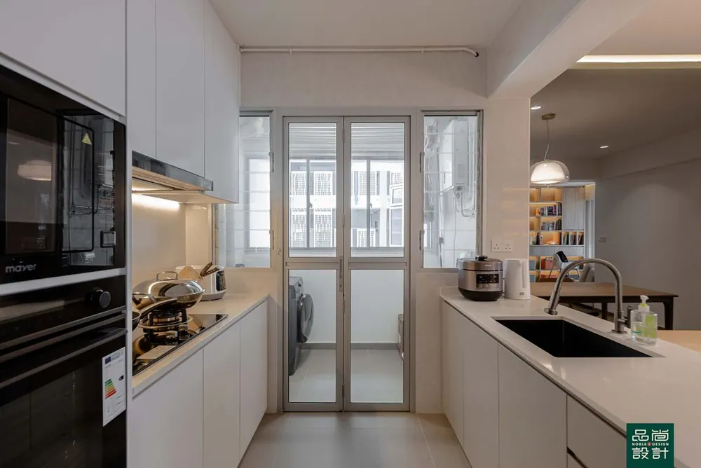 Dakota Breeze 4-room — interior by Noble Interior Design