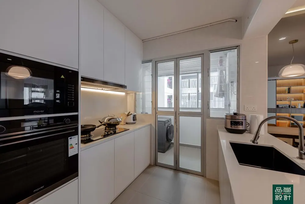 Dakota Breeze 4-room — interior by Noble Interior Design