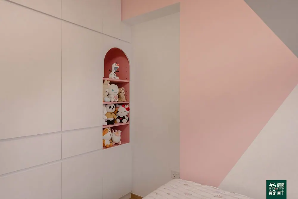Dakota Breeze 4-room — interior by Noble Interior Design