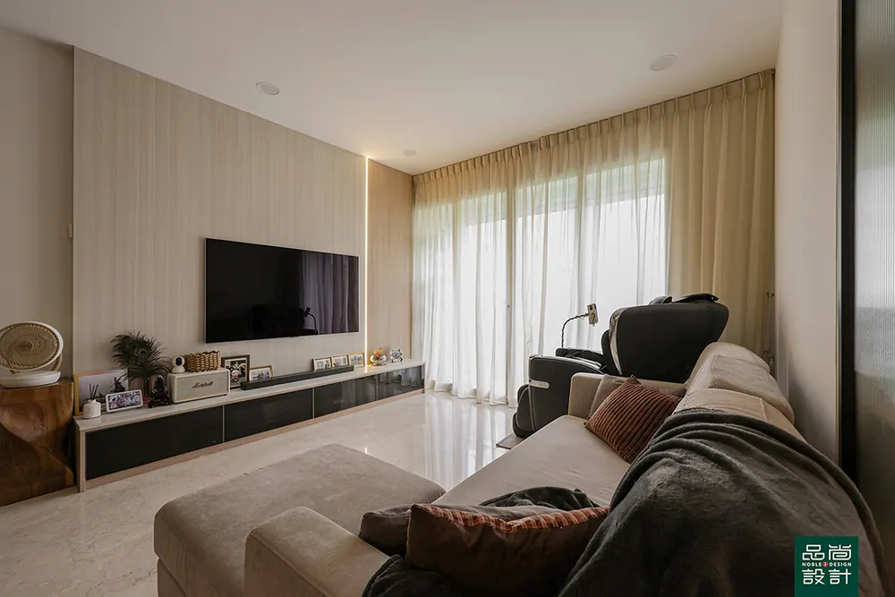 Edelweiss Park 3 Bedroom — interior by Noble Interior Design