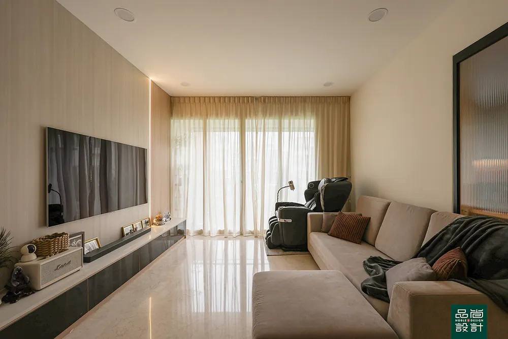 Edelweiss Park 3 Bedroom — interior by Noble Interior Design