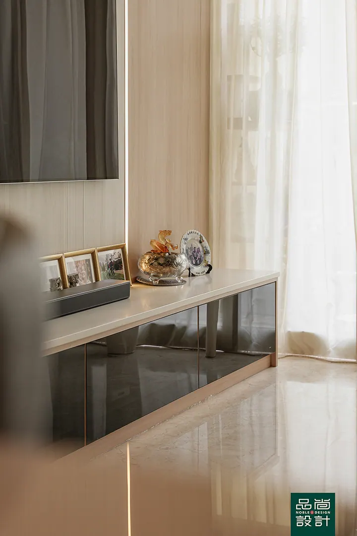 Edelweiss Park 3 Bedroom — interior by Noble Interior Design