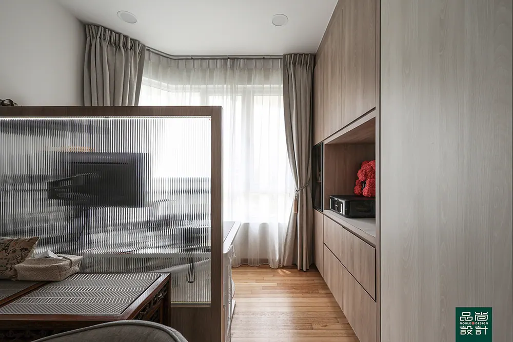 Edelweiss Park 3 Bedroom — interior by Noble Interior Design
