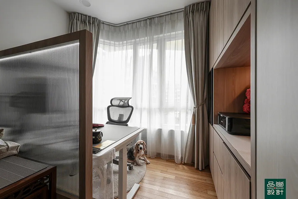 Edelweiss Park 3 Bedroom — interior by Noble Interior Design