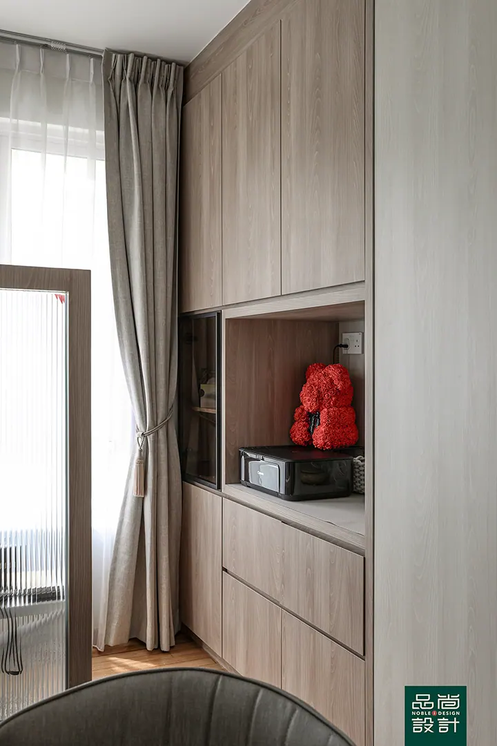 Edelweiss Park 3 Bedroom — interior by Noble Interior Design