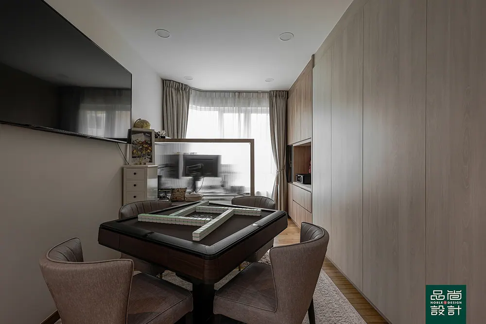 Edelweiss Park 3 Bedroom — interior by Noble Interior Design