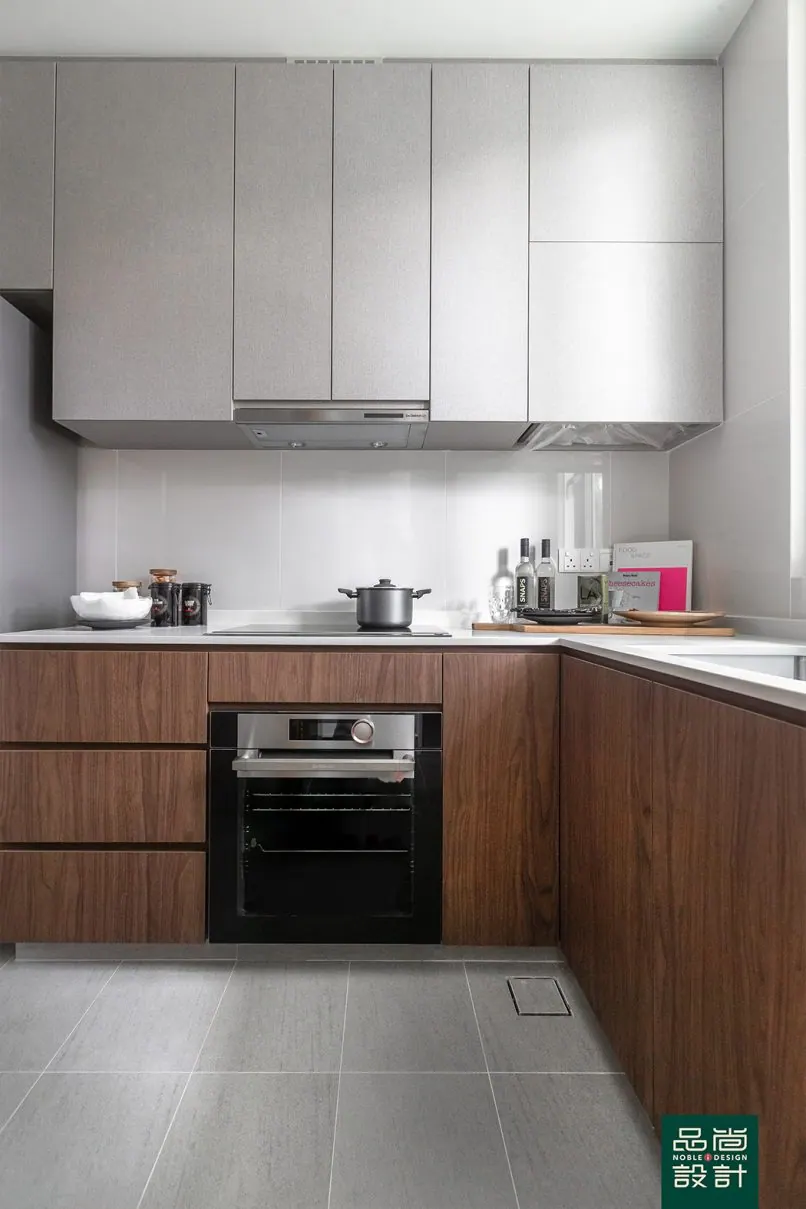 Kitchen in Infini @ East Coast 4 Bedroom — interior by Noble Interior Design