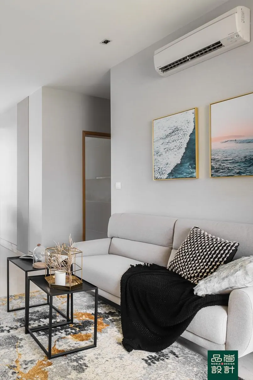 Living room in Infini @ East Coast 4 Bedroom — interior by Noble Interior Design