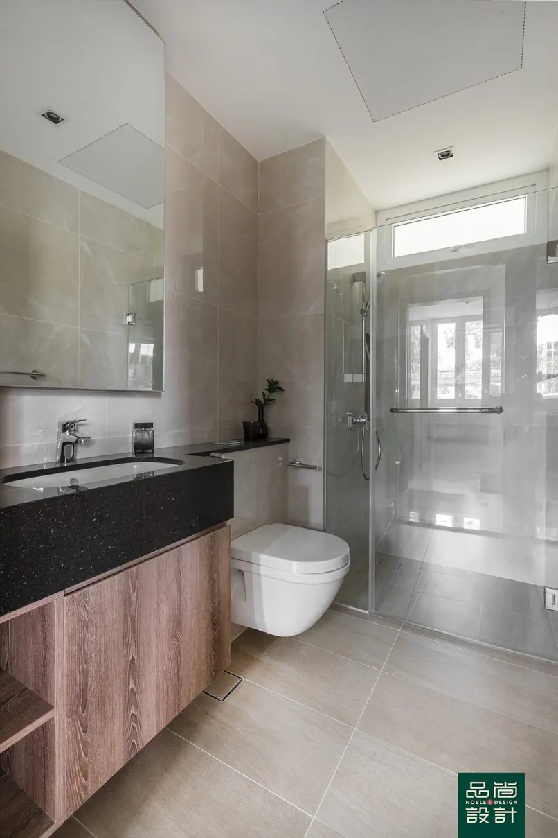 Bathroom in Infini @ East Coast 4 Bedroom — interior by Noble Interior Design