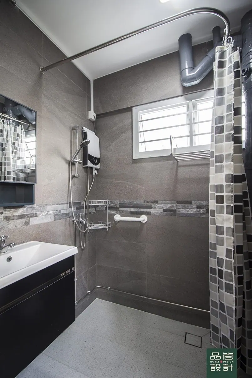 Bathroom in Jurong East 4-room — interior by Noble Interior Design