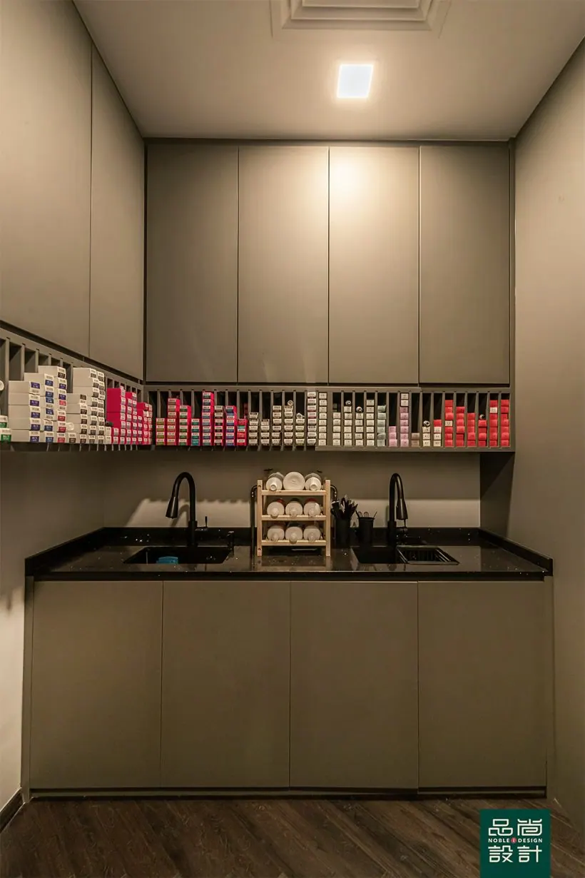 Kiu Hair Gallery — interior by Noble Interior Design
