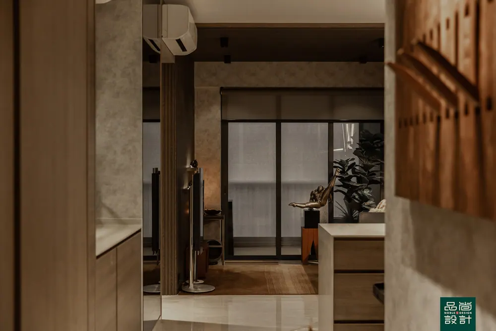 The Gentlemen’s Haven: A Stylish Escape — interior by Noble Interior Design (5 of 50)