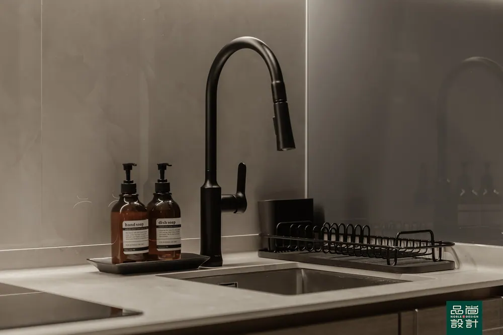 The Gentlemen’s Haven: A Stylish Escape — interior by Noble Interior Design (21 of 50)