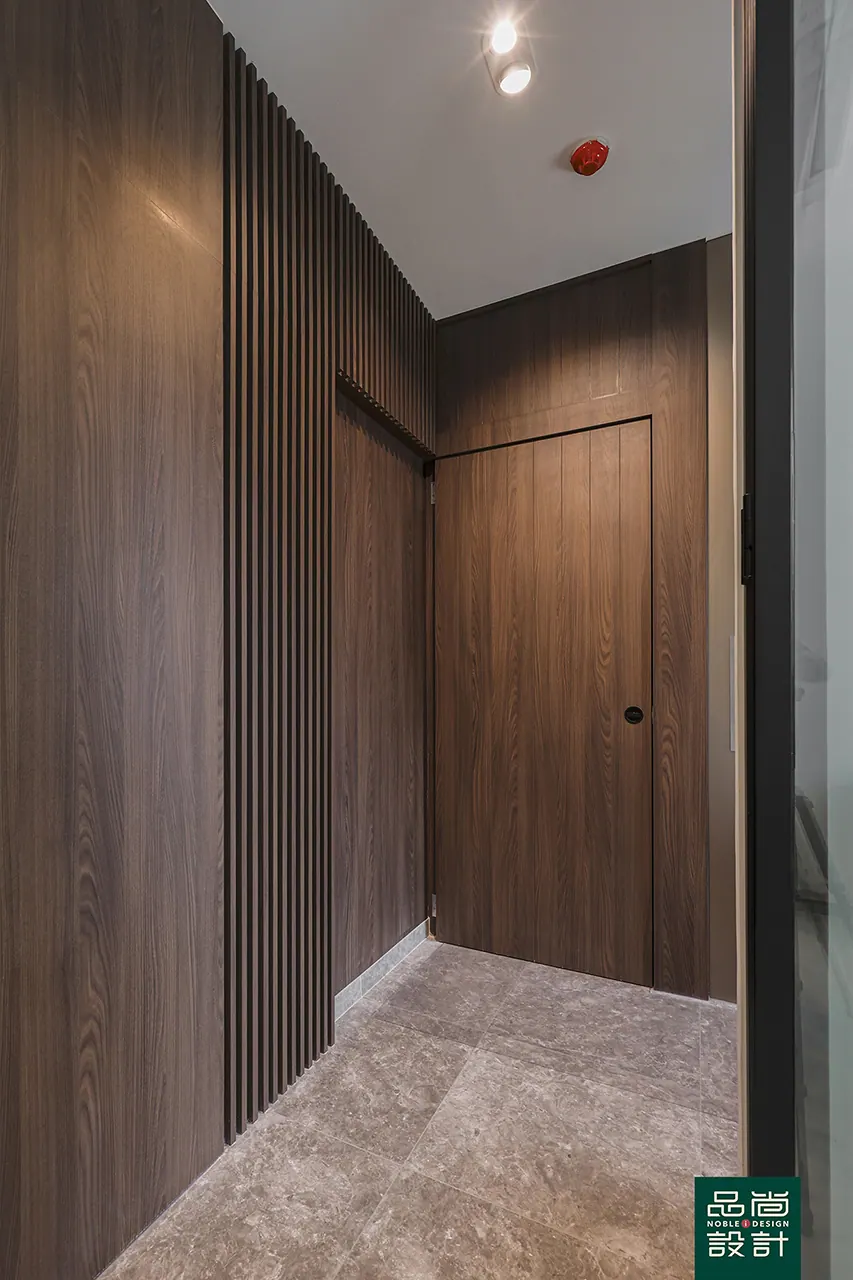 Mooi Residences 3 Bedroom — interior by Noble Interior Design