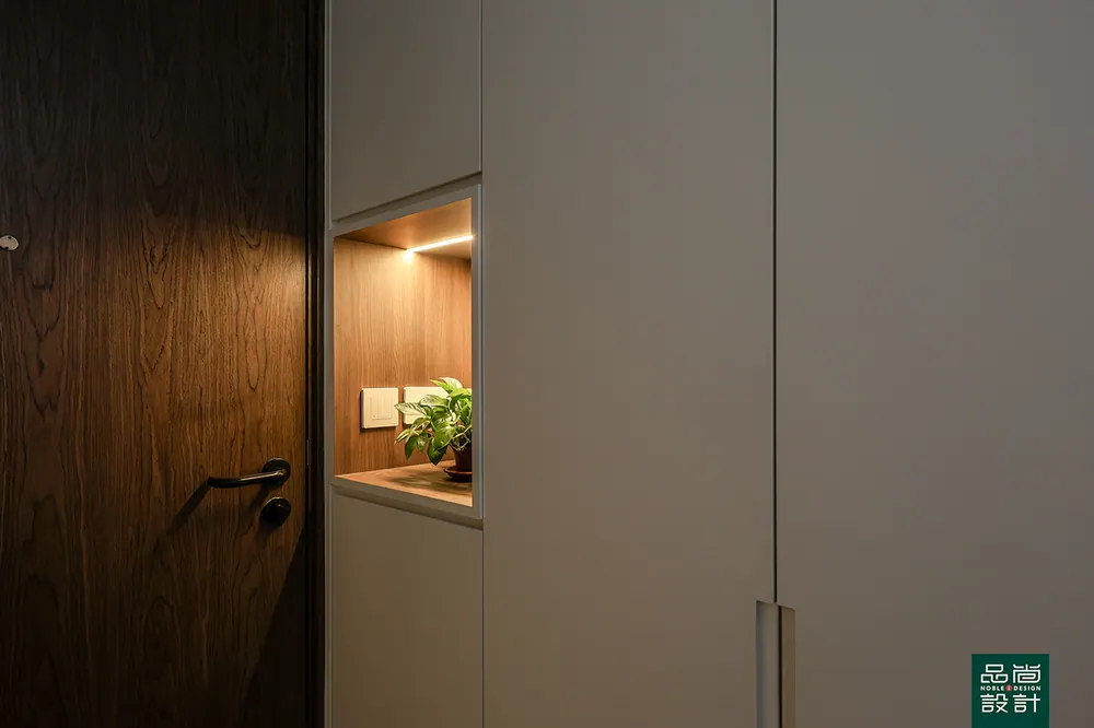 Mooi Residences 3 Bedroom — interior by Noble Interior Design