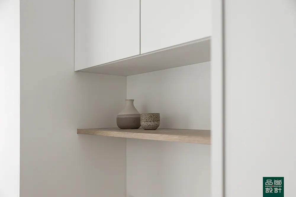 Mooi Residences 3 Bedroom — interior by Noble Interior Design