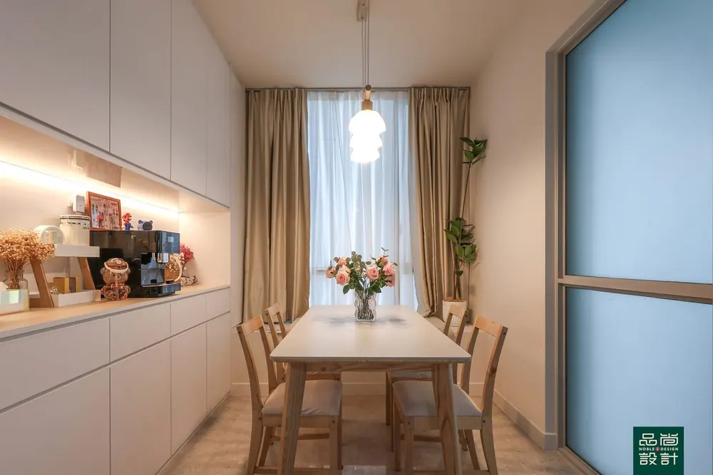 One Amber 3 Bedroom — interior by Noble Interior Design