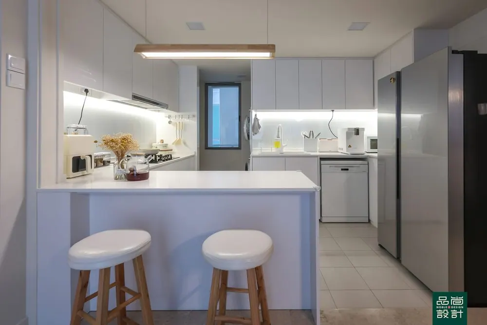 One Amber 3 Bedroom — interior by Noble Interior Design