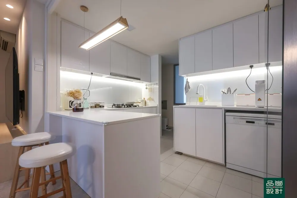 One Amber 3 Bedroom — interior by Noble Interior Design