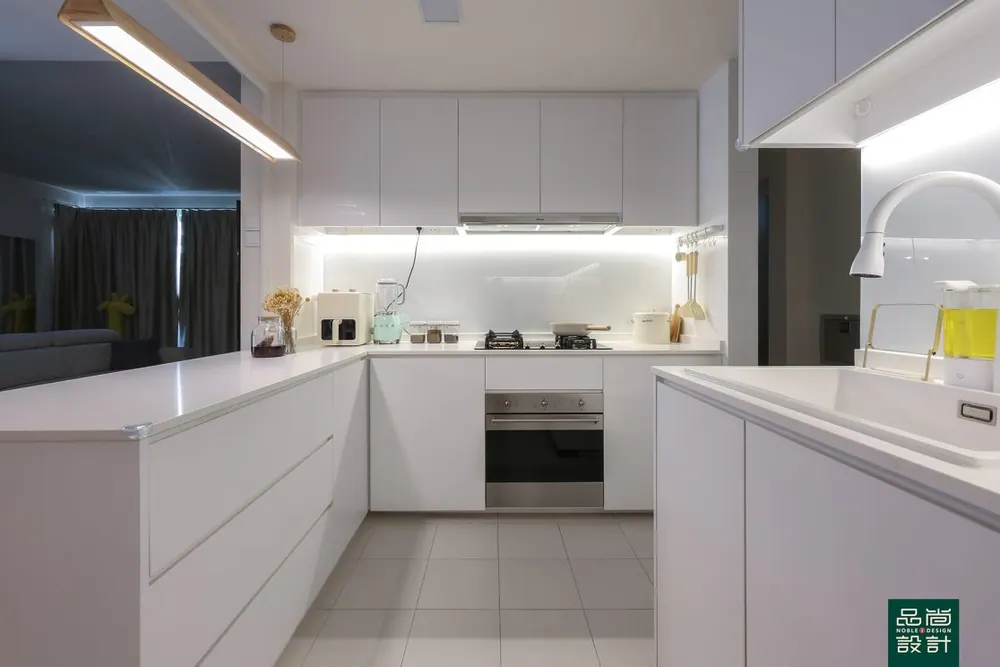One Amber 3 Bedroom — interior by Noble Interior Design
