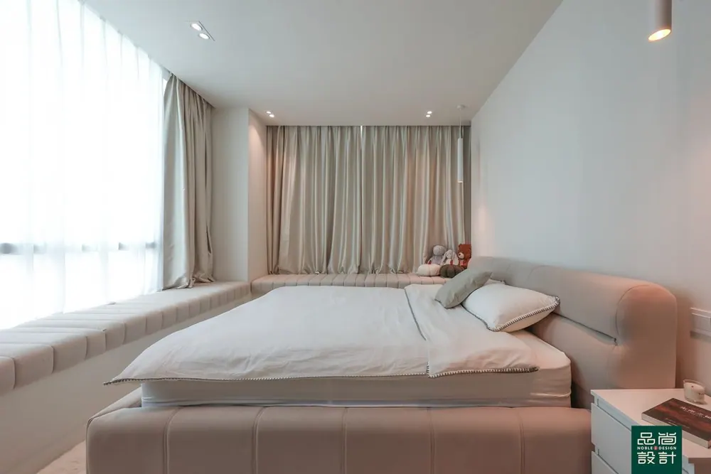 One Amber 3 Bedroom — interior by Noble Interior Design