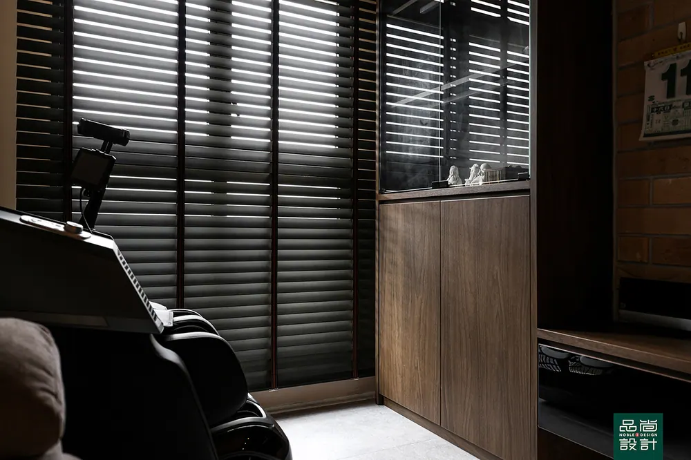 Point Crown 4-room — interior by Noble Interior Design