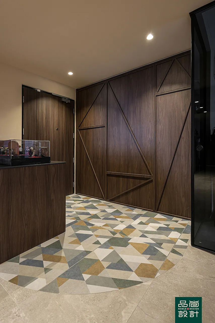 Point Crown 4-room — interior by Noble Interior Design