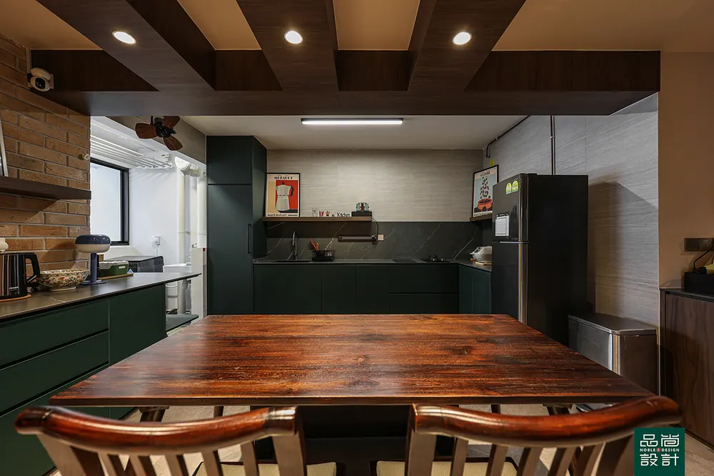Point Crown 4-room — interior by Noble Interior Design
