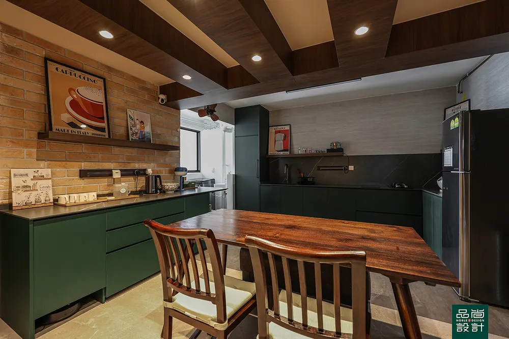 Point Crown 4-room — interior by Noble Interior Design